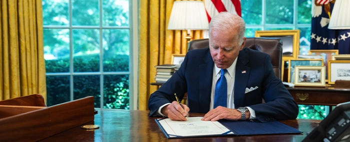 pres-biden-signing-document-2022